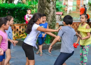 exercício físico, prática física, esportiva, movimentação corporal;