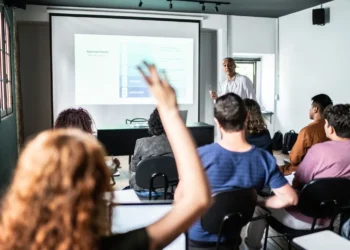 Companhias, Corporações, Organizações;