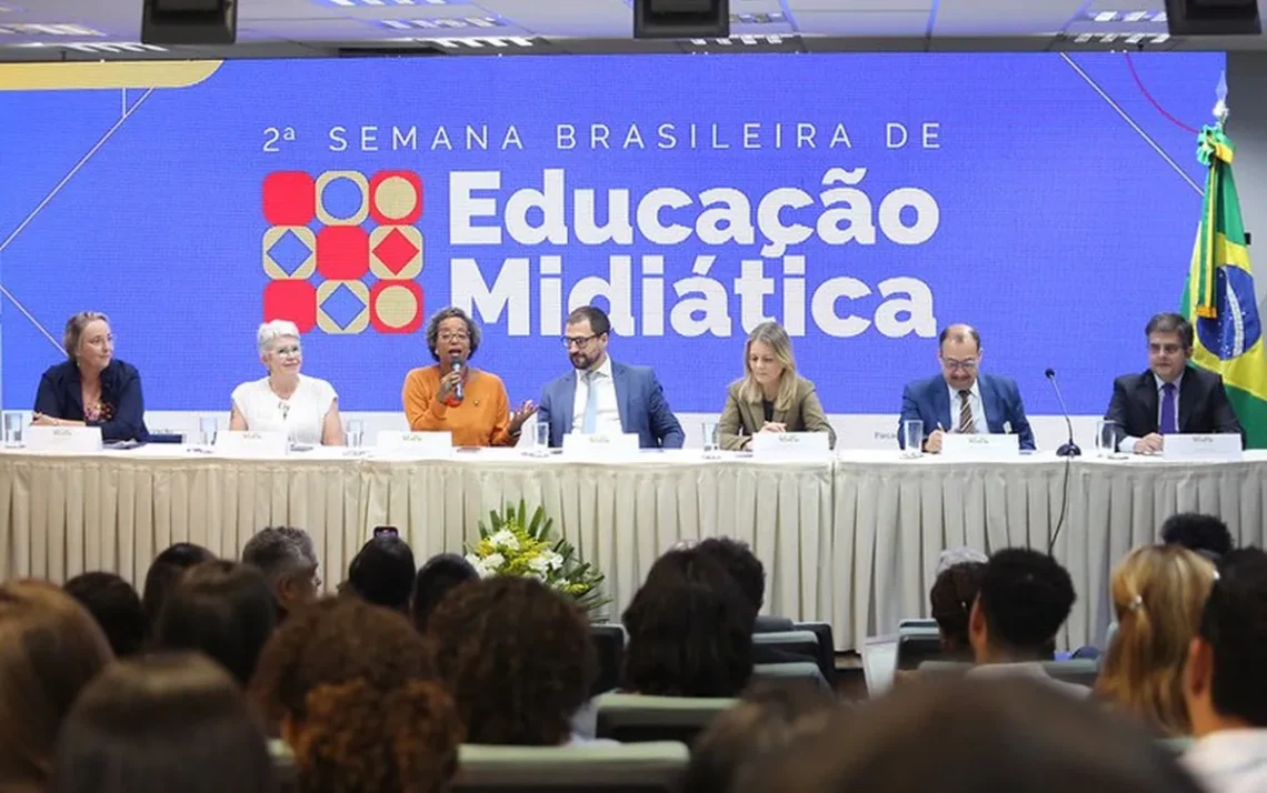 educação, ensino;