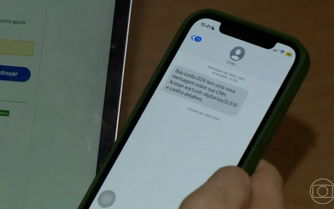 Detrans alertam sobre ação de criminosos por SMS — Foto: TV Globo/ Reprodução Detrans alertam para o golpe da carteira de habilitação Golpes no Whatsapp — Foto: Reprodução - Todos os direitos: © G1 - Tecnologia