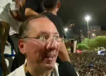 Textor vibra com festa do Botafogo e derrota do Inter: "Adoro o Flamengo" - Todos os direitos: © GE - Globo Esportes