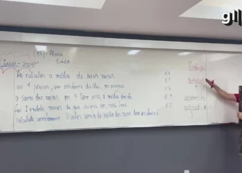 Questão de matemática do Enem 2024 viraliza nas redes sociais — Foto: Reprodução/Redes sociais Questão sobre média de notas viraliza nas redes: 'cadê o resto da pergunta?' - Todos os direitos: © G1 - Globo Mundo