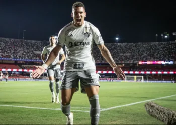 Paulinho posta foto no estádio do Palmeiras, mas ainda não é isso que você está pensando - Foto: @ ESPN - Todos os direitos: @ ESPN