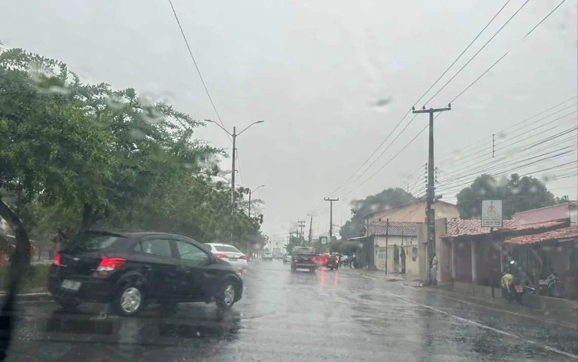 precipitação, tempestades, aguaceiros, chuvadas, tormentas;