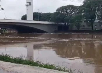 tempestade, precipitação, aguaceiro, temporal, chuvada';