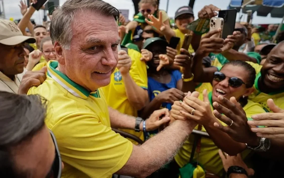 perdão, indulgência, absolvição, clemência;