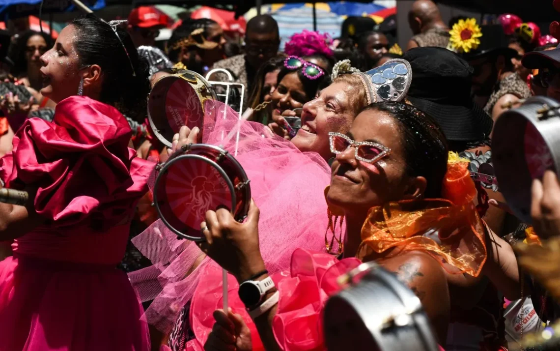 festa, folia, festa popular';