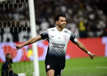 goleador, homem-gol, marcador;